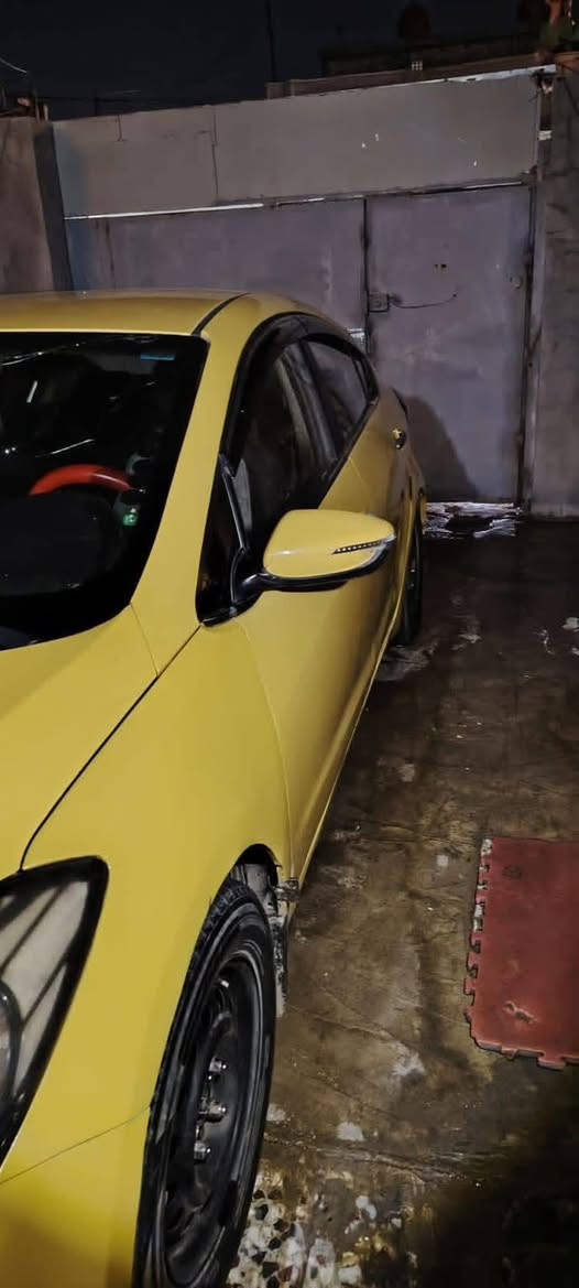 سلام عليكم
سيراتو 13  فول  خليجي
شاشه كار بلي
بصمة 
تحكم ستيرن 
تبريد قطعه 
مكينه GDi١٦٠٠

سيارة بسمي  
بيها جاملغ المامي بارد وبارد كد شبر 
 سياره حلوه وجاهزه 
السعر 100 وبيها مجال بسيط العنوان  بغداد /الشعب 
***********
