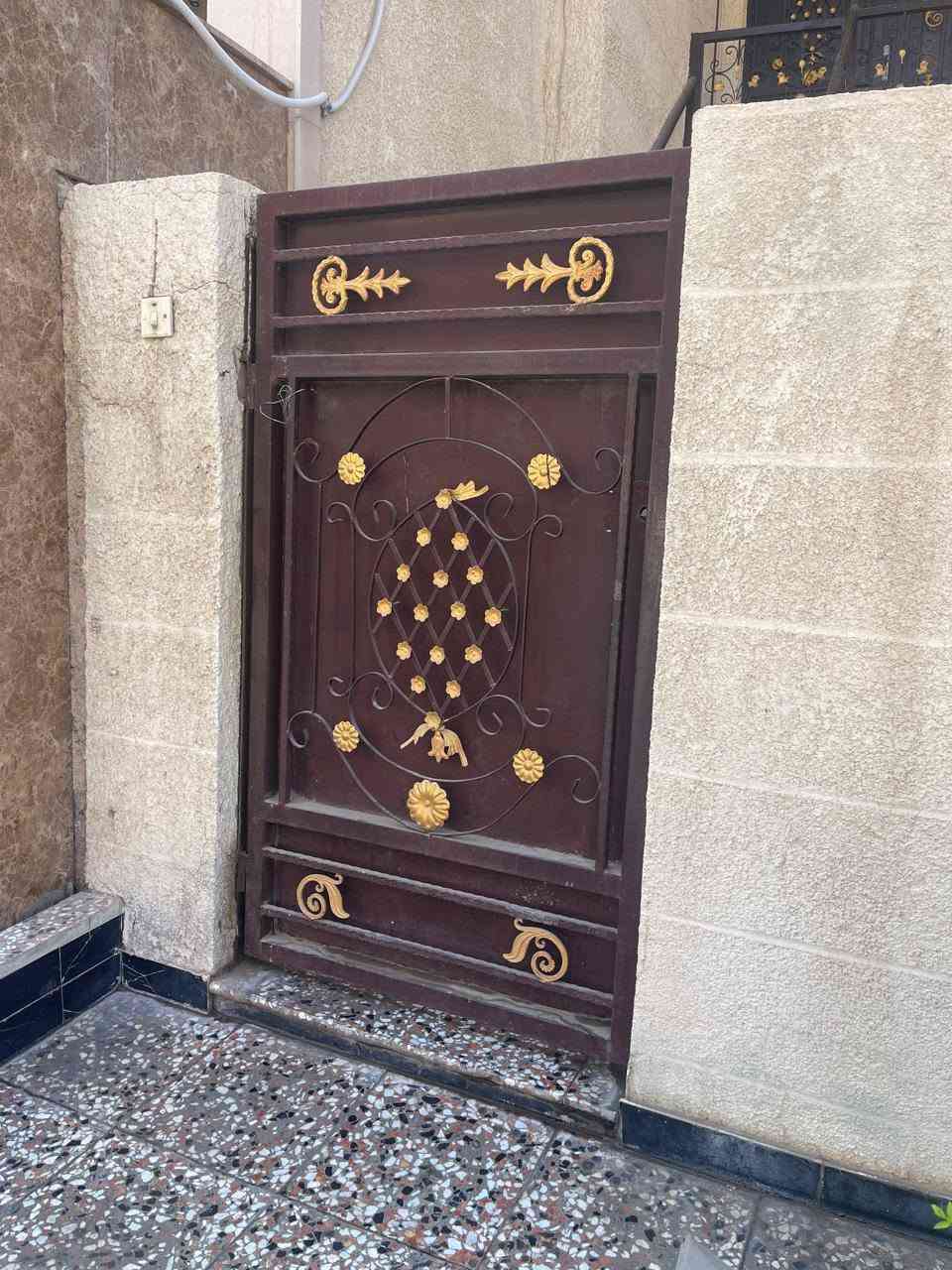 15 بايه  كامل مع الصحن وبوابة الصحن
درج بايات مريحة

مع باب خارجي متر في 180
المكان بغداد حي الجهاد

للاستفسار  الاتصال

***********
