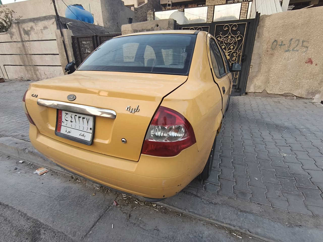 السلام عليكم...  
سيارة طيبة للبيع موديل 2015 تبريد شغال  محرك وكير  شغال 
هيئة وغرامات مصفره تحويل ثاني يوم رقم بغداد مكان السياره بغداد  للاتصال 
***********
 السعر : 33 ورقه بيها مجال
