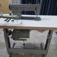 مكينة خياطة • صناعي • مستعملة