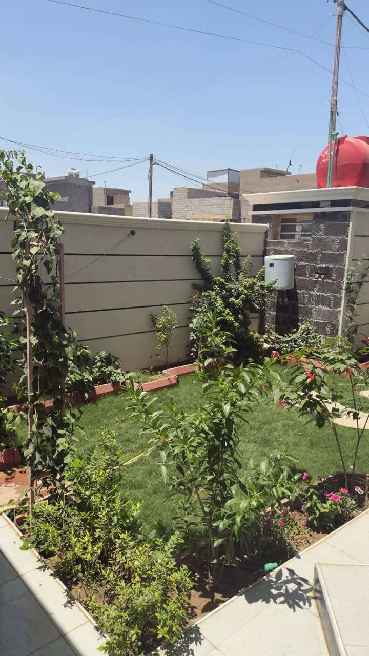 السلام عليكم للبيع دار سكن الموقع حي الغدير شارع ٢٠ متر السعر ٢٢٠ قابل للتفاوض تفاصيل البيت أستقبال ومطبخ 4 غرف نوم  صاله صحيات حديقه خلال الصور ***********
***********
