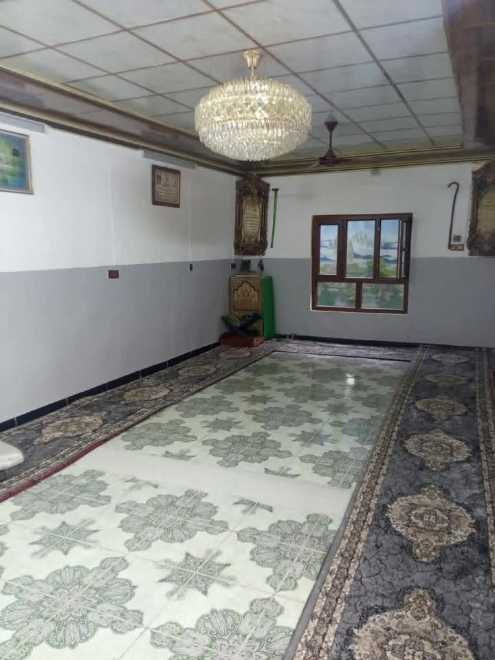 بسم لله الرحمن الرحيم ….
 بيت للبيع بعقوبه التحرير نهاية المعهد التقني بيت موقعه على الشارع ركن بيت تجاري
  مساحة.156 متر واجهيه. 14 متر 

موقع مناسب وتجاري للتواصل والاستفسار واتساب *********** ..
