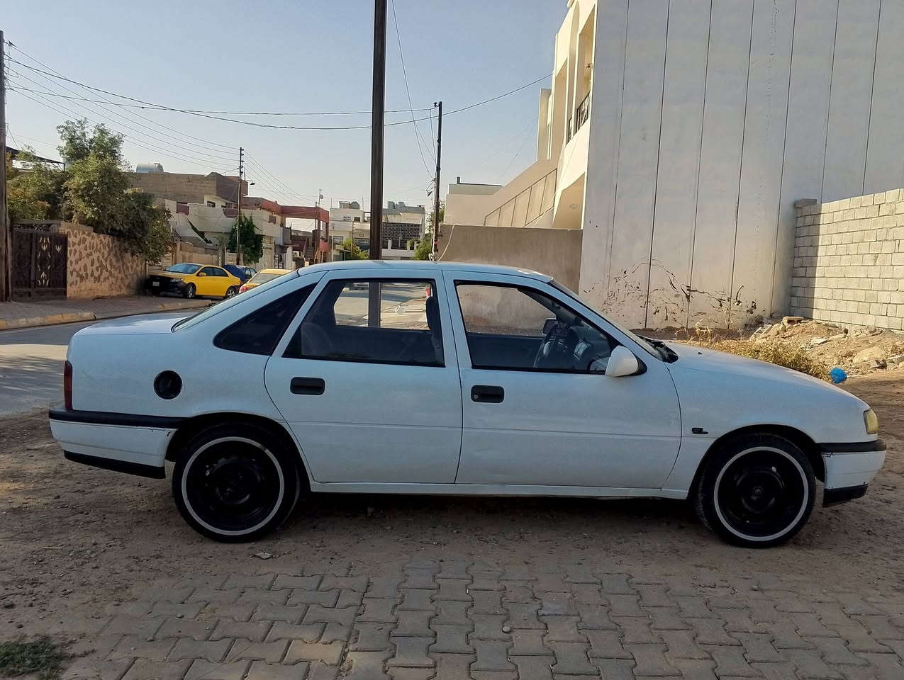 سلام عليكم

اوبل فكترا حجم 16 قايش عريض , گير ومحرك بشرط , رقم كركوك انگليزي سنوية النهاية الــ29 , مبدل بيها بدنة امامية + صبغ مكان ترايش وجوه , السعر 35 وبيها مجال 

***********
