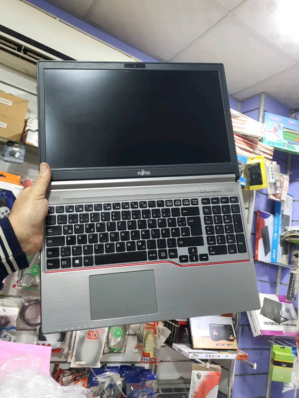 فوجيتسو • i5-4300M • ٨جيجابايت