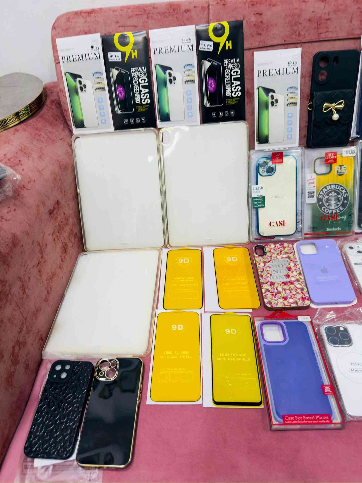 حبايب شلعة كفرات كلة حديث  ولزكات وسماعة + كيبل شحن +ماسكات +سبيكر جديد +ستاند موبايل للبيع سعرهن شلع 35الف مكاني بغداد حي القاهرة *********** توصيل مجاني
