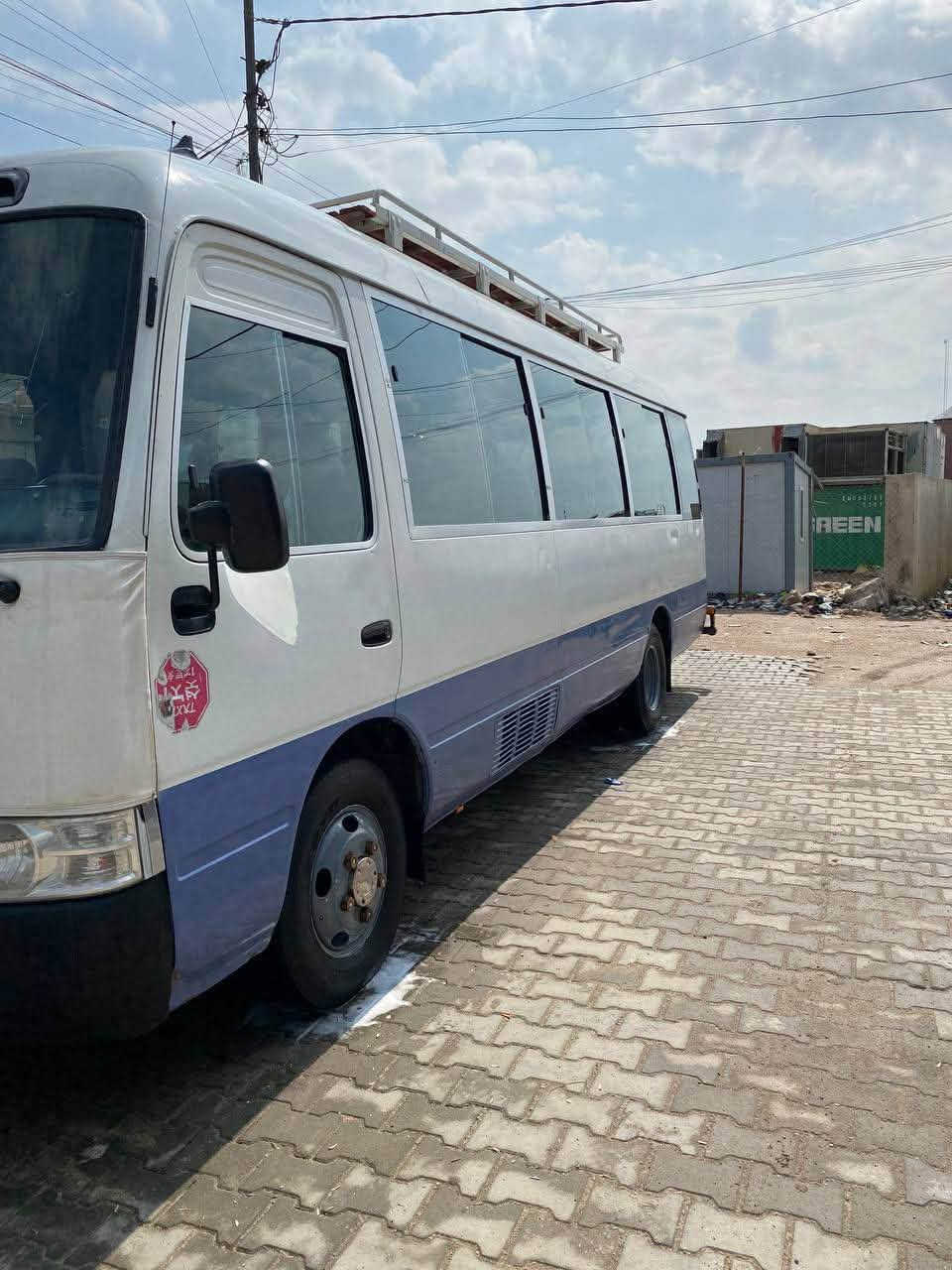 سلام عليكم عيني سياره مديل2002 تبريد خير من الله حداديه خير من الله تخم تاير جواه سياره حلوه نضيفه وبجهك ال شارع مكان سياره بصره اربع شوارع السعر180وبيه مجال ***********
