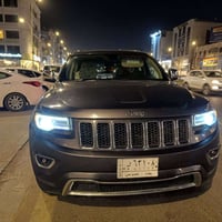 جيب شيروكي 16 Limited وارد امريكي حادث جدا بسيط بدون دواخل بيهه مكانات...