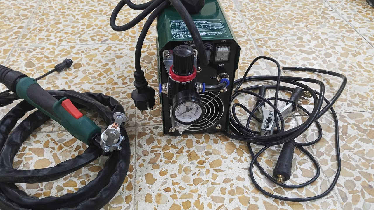 السلام عليكم
الماكينة  قاطع البلازما (Plasma Cutter) من شركة Parkside الألمانية، موديل PPS 40 B2. تُستخدم لقص وقطع المعادن    
نضافه 90/100
السعر 120 الف  وبيها مجال
التواصل على هاذه الرقم
***********

