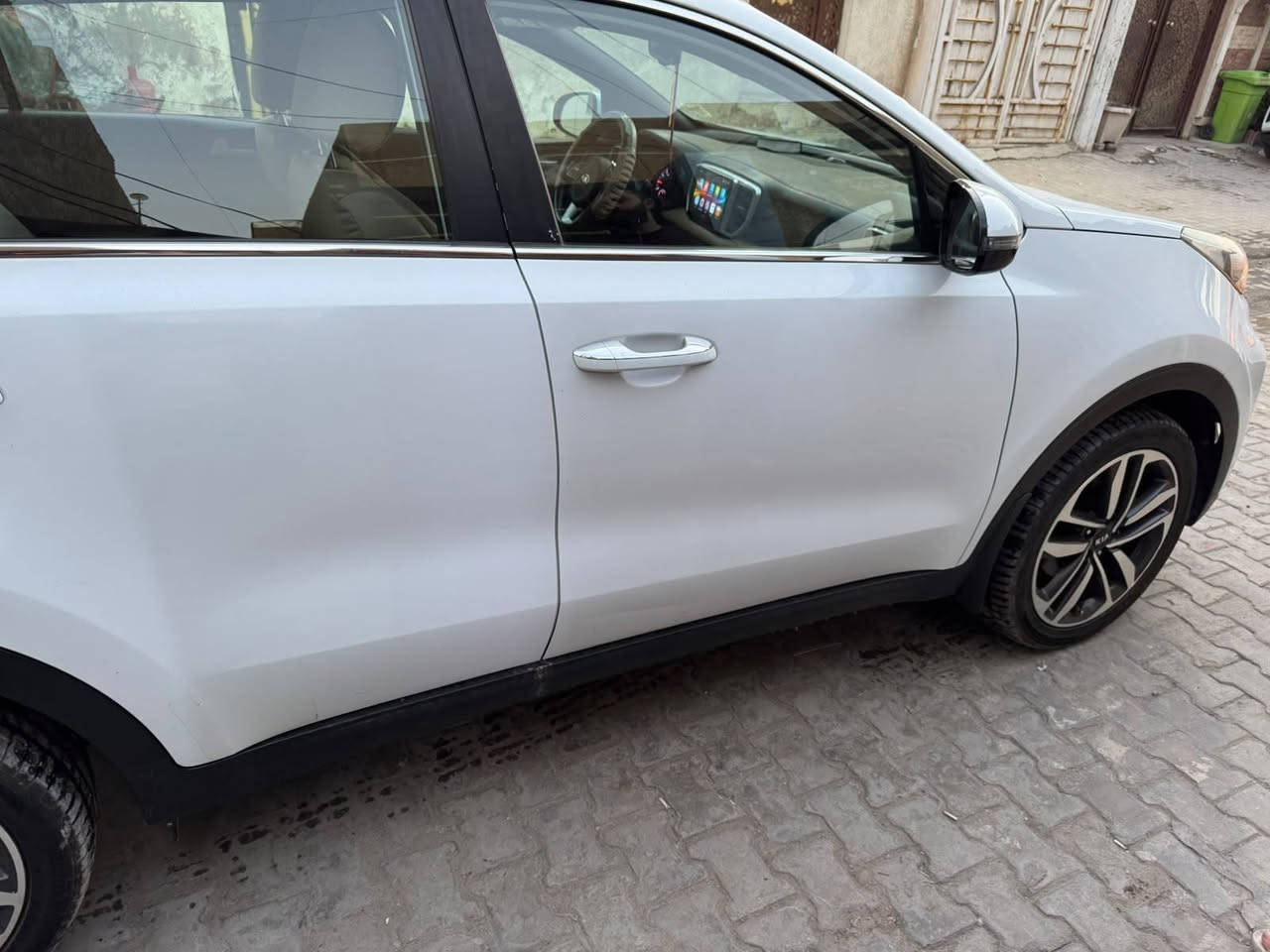 كيا سبورتج 2020 محرك 2000
نص فول تحكم ستيرن مري كهربائية 
ماشية 85 كشنات الامامية كهربائي 
اشاير بالمري حساسات امامية خلفية
كير ومحرك مكفولات
تكحيل قليل بالدعاميه الامامية
السعر (190) ورقة مكاني بغداد الحرية رقمي بي واتساب.***********
