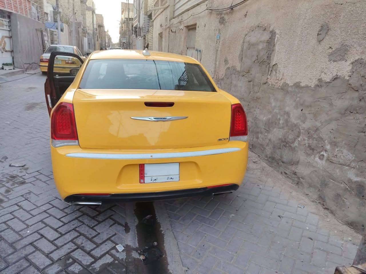 السلام عليكم سياره للبيع موديل 20 مكلوبه بيه فقط كص قماره سياره جاهزه من كلشي رقم بغداد سعر 145 ومطلوبه غرامات 20 ورقه ينزل من سعره مكاني بغداد ما متواجد عله لفيس بس رقم (***********)
