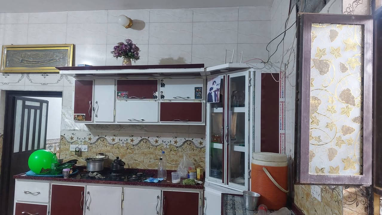 بيت للبيع مساحة ٢٠٠متر بي محلات ٢حاليا مئجرات العنوان بغداد الحسينيه الراشدية شارع الخدمات مسقط قرب مستشفى التركي قريب على مطعم ابو خميس الاستفسار على رقم ***********هاذابي واتساب السعر على الخاص
