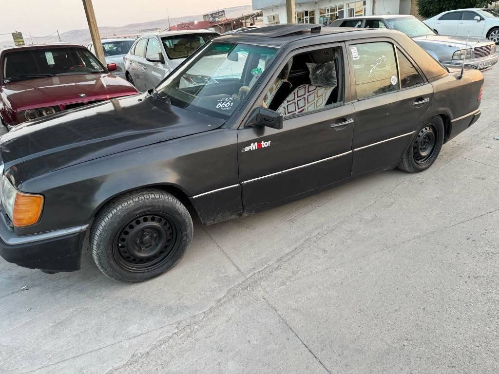مارسیدس ۱۹٨٥ دب  حاسیبە بەشەرتی گێڕومەکینە بەطەی ۲.٥ سعری ۱٨ گەڵاومعامەلە تەنهافرۆشتنە سلێمانی
*********** السليمانية, العراق
