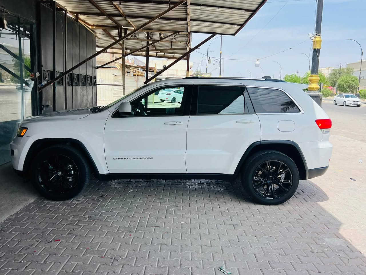 جيب مديل ٢٠١٦ للبيع  بيه جاملغ +بنيد  سياره محور بستم ٢٠١٤ بدون دوانز  سياره جاهزه من كلشي  الستفسار ***********
