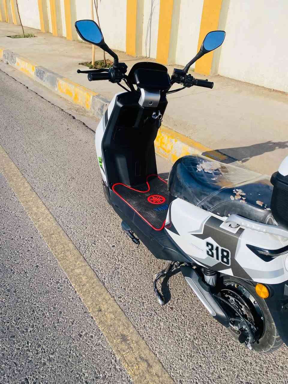 السلام عليكم ماطور شحن للبيع 318 بطريات تقره 10 ونص جديد بل حقيقه بعد احلا من الصور ملف وعقل شرط تيات جدد السعر 650 وبي مجال ***********
