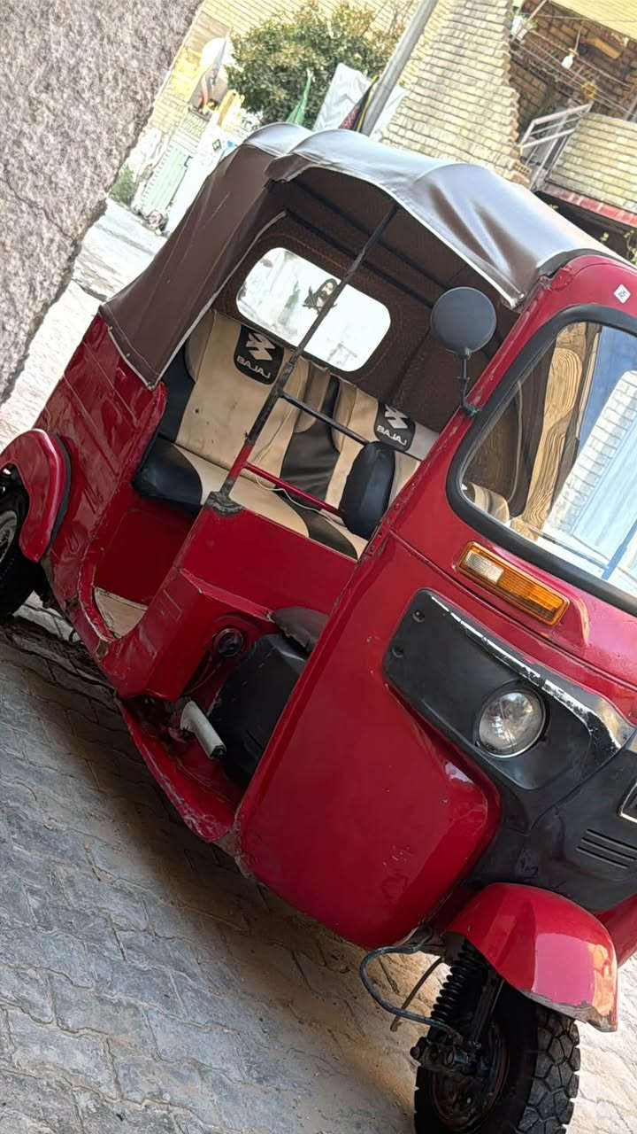 تكتك باجاج موديل ٢٠١٧ شهر ١٢ مكينة٢٠ كلشي مابيها اي نقص مكان بغداد الحرية الثانية *********** 
رايديهامليونين و٩٠٠ وبيها مجال
