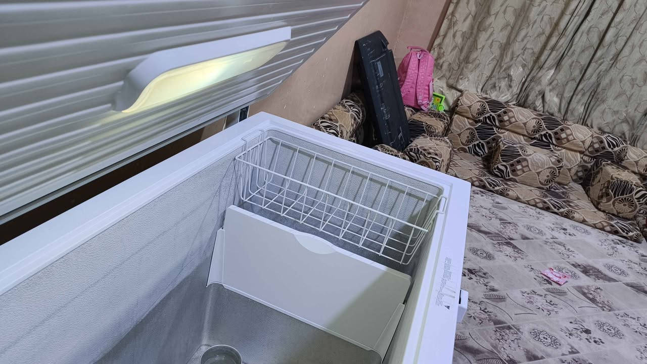 فريز نضيف جداً وحجم كبير تجميد خير من الله عالفحص 350معقل *********** البصرة, العراق
