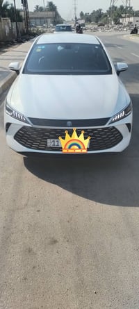للبيع السياره byd qin plus ماشيه على المحرك 16 وعلى البطاريه 7 يعني ال...