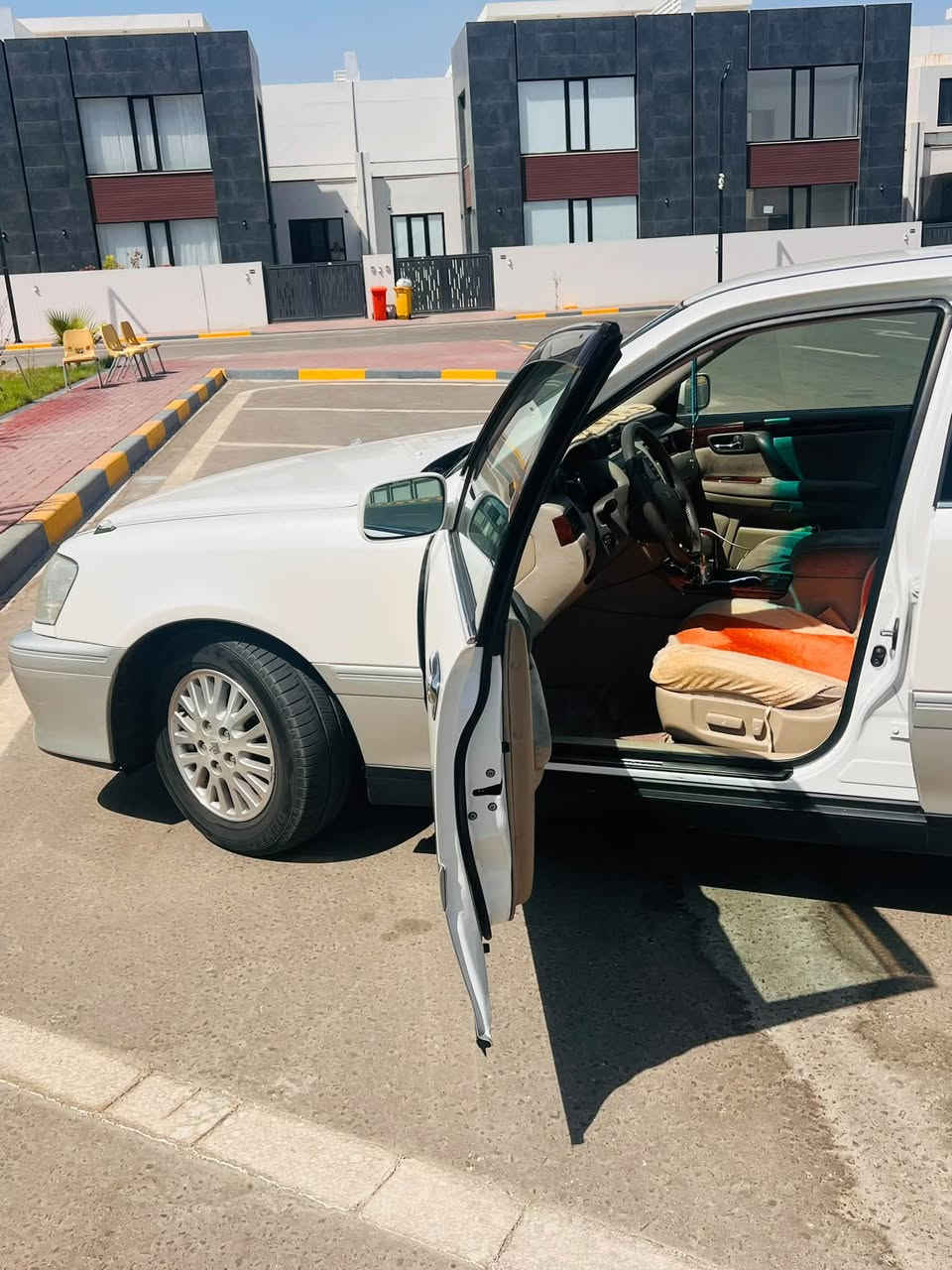 مواصفات السياره: 

مكينه D4 الكبير 

اربع دكم اصل 

تبريد امامي خلفي 

ثلاجه خلفيه 

مري شفط 

كشنات كهربائية 

  مثب سرعة 

مانع انزلاق + ABS 

چنجر 6 أقراص💿

برده خلفية

مكينة وكير وحدادية جديدة 

سياره جديدة ومتعوب عليه 

ماشيه ٧٠. الف حقيقي 

السعر ١٦٠

بصره ابو الخصيب ***********
