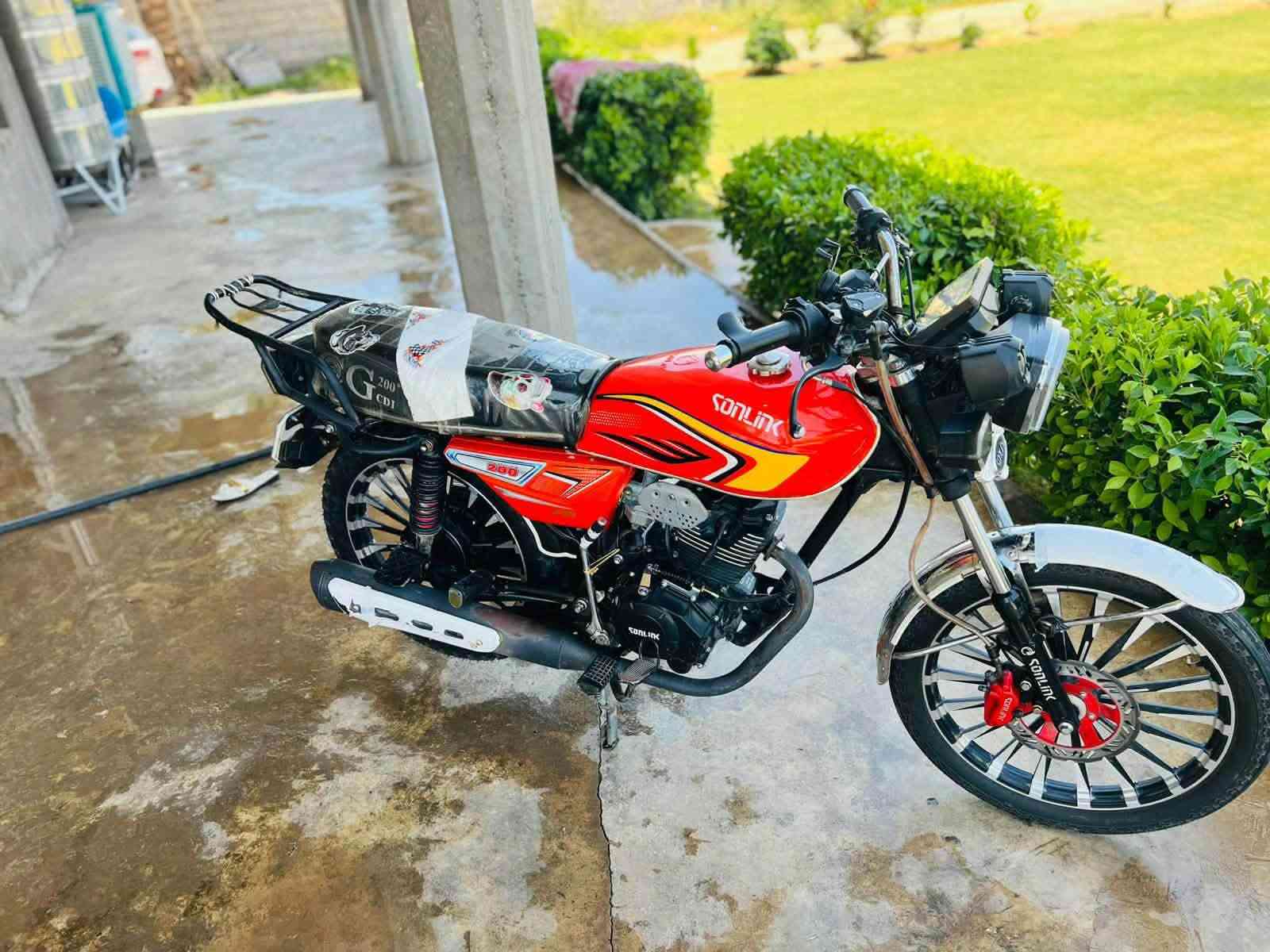 سونك باب الاول كفالة عامة اي نقص مابيه اي نقص مابيه 👉🏻👉🏻 مميز اللون البرتقالي 🧡 محرك 200cc شاشة شغالة كلشي شغال السعر 800وبيه مجال  المكان بعقوبة 
ويرهم مراوس تايكر 2025 حسب القناعة 
***********
