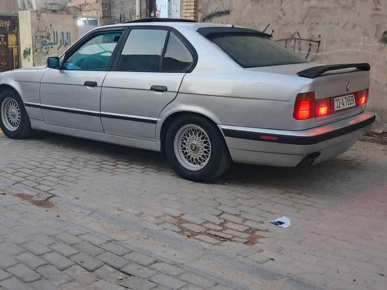 سلام عليكم شباب بيم 525رقم ربيل نكلزي مودل 91/محرك مسكر كيرعادي محرك وكير شرط داخل جديد كهربايت كله شقاله. لايت زنون بجم عريض تبريد عايزه بس قايش وقازسياره صبق جمالي صدرامامي خلفي جديد تخم تايرجديد  سعر سياره40وبيه مجال مكان سياره بغداد مدانت صدر رقم صاحب سياره ***********
