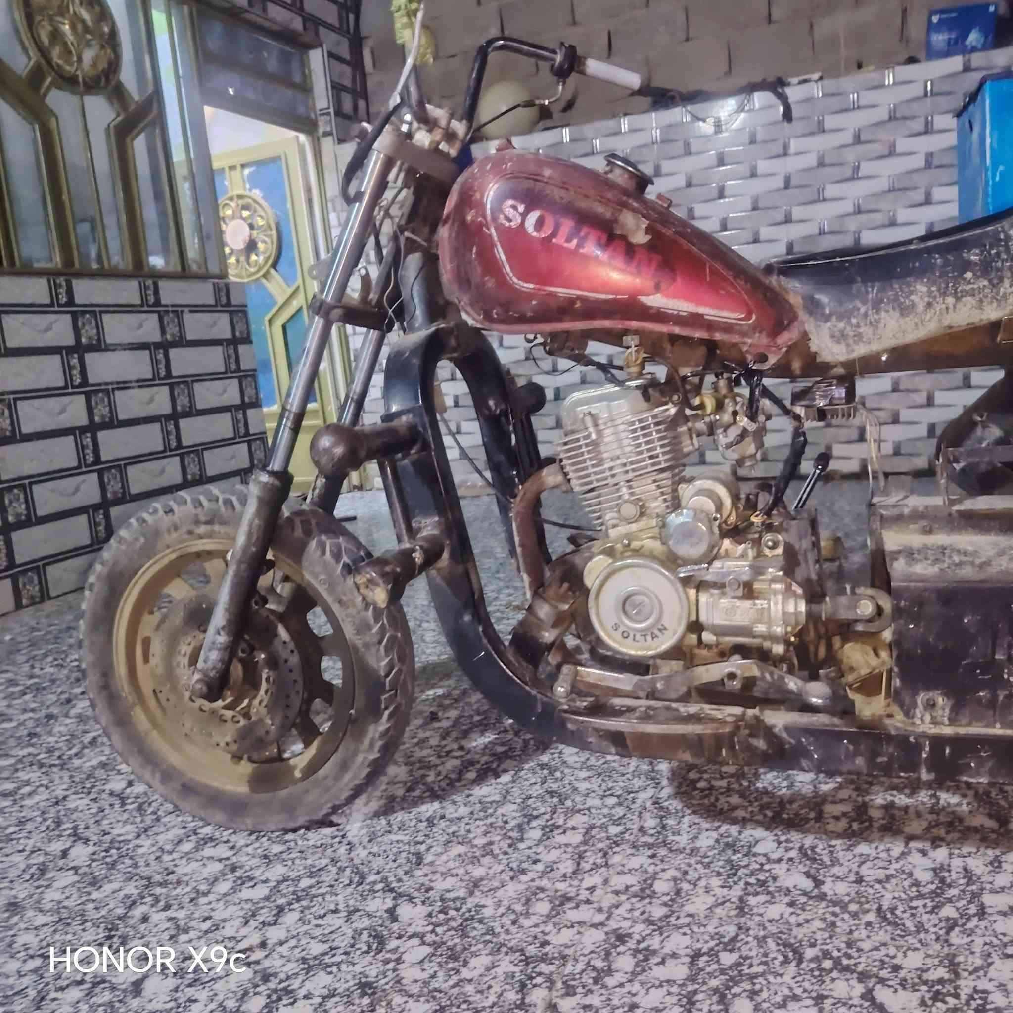 السلام عليكم ستوه لبيع السعر 650وبيهه مجال ***********

نص مكتوب في الصور:
- HONOR X9c