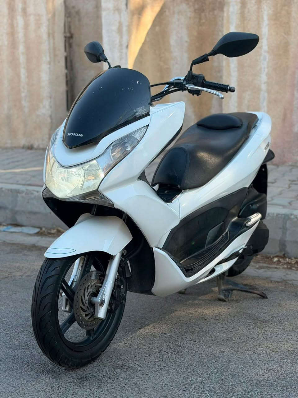 السلام عليكم دراجه pcx جيل الاول ياباني  مكينه 150  دراجه مكفوله كفاله عامه مال رمبه حساس ازدحام حساس ستان تتدفئة بل يدات لد أمام لد خلفي مكينه برغي ممفتوح بيه شلعه معدل فول مال جناي دراجه طتتعب تكول جديده على ايدي كتلوكات الرمبه بيه السعر مليون و350 العنوان بغداد الكرخ الأتصال على الرقم *********** بغداد, العراق
