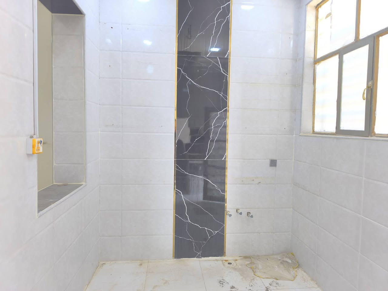 🏡 دار للبيع – حي ميسان / النجف الأشرف
📐 المساحة: 50م²
💰 السعر: 28 مليون دينار
✅ شغل جناي درجة أولى
✅ بناء طابوق جمهوري
✅ أساس وسقف كونكريت مسلح
✅ البيت مطبّك السطح وجاهز للسكن
🛏️ غرفة، صالة، مطبخ، حمام، ومخزن سطح
🚰 تانكي + كيزر وتشطيب ماء كامل
📍 قرب سكلة الكرعاوي – شارع الزوار
📄 سند زراعي مع إقرار محكمة
📞 ***********
