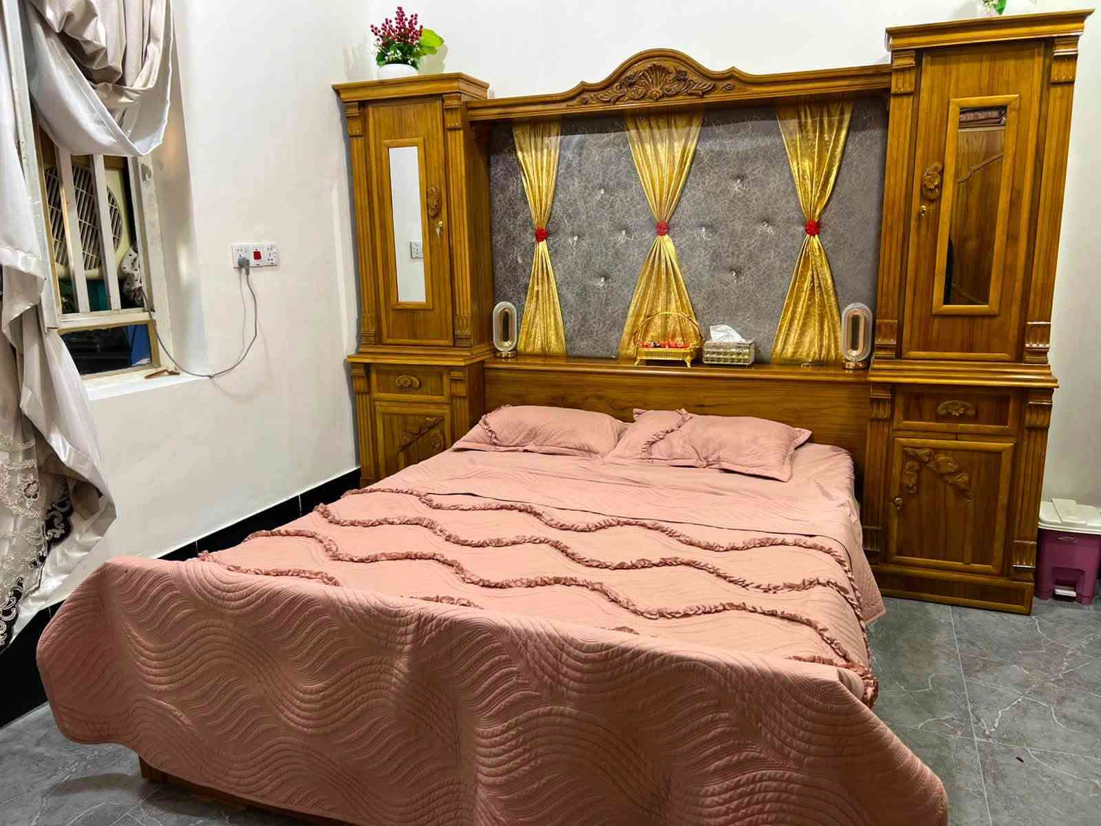 غرفة زان مصري • خمس قطع • بابل