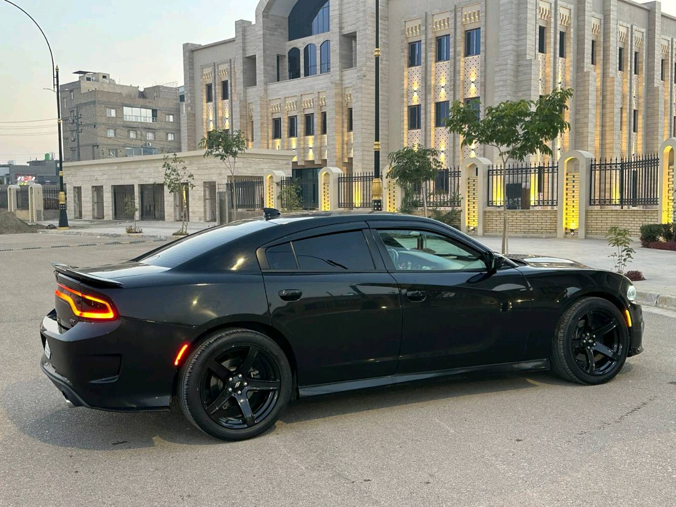 جارجر   2019 GT 

الموديل :2019  رقم بغداد الدولي 
اللون : اسود
العداد : ٥٣ الف ميل قابل للزياده
المحرك : V6.  3.6L 
حداديه جديده توني مسويها 
ويل نجمه تو سايز 
دركه رياضي حرف D
 
 
المواصفات :
* نسخه  GT - SUPER TRACK PAK
*نظام sport
*كشنات حضن مخمل اسود وكهرباء
* مصابيح أمامية زنون . 
* كشافات الضباب زنون . 
* المصابيح الأمامية مع LED . 
* حساسات خلفيه
* شاشه كبيرة مع نظام ملاحة نفكيشن GPS .
* كار بلي
* الشاشة مع اوپشنات SRT . 
* تبريد قطعتين
* سستم صوت الپاين .
* ويل قياس 20 انج . 
* تشغيل عن بعد . 
* محدد سرعة . 
* تلفون بلوتوث . 
* كاميرا خلفية .
* مرايا متحسسة للاضاءة العالية .
* كير شفتر بالستيرن . 
* دخول ذكي (بصمة) .
*حجر البيئه موجود

حادث السياره جاملغ وبنيد ايرباك دركه ودشبول وبيها سونار السياره موجود
للاستفسار 
‏‪***********‬‏