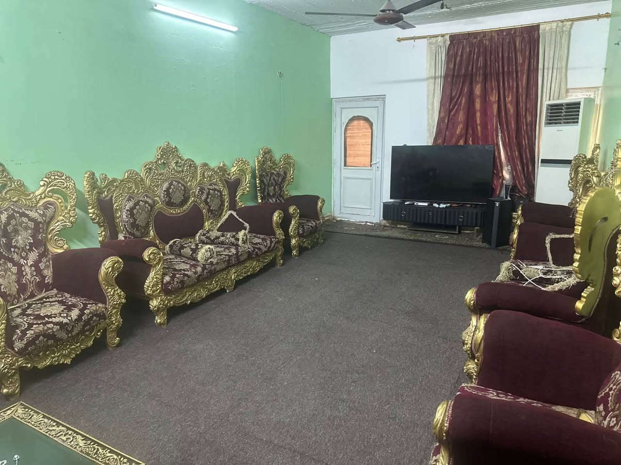 للبيـع …
***********
