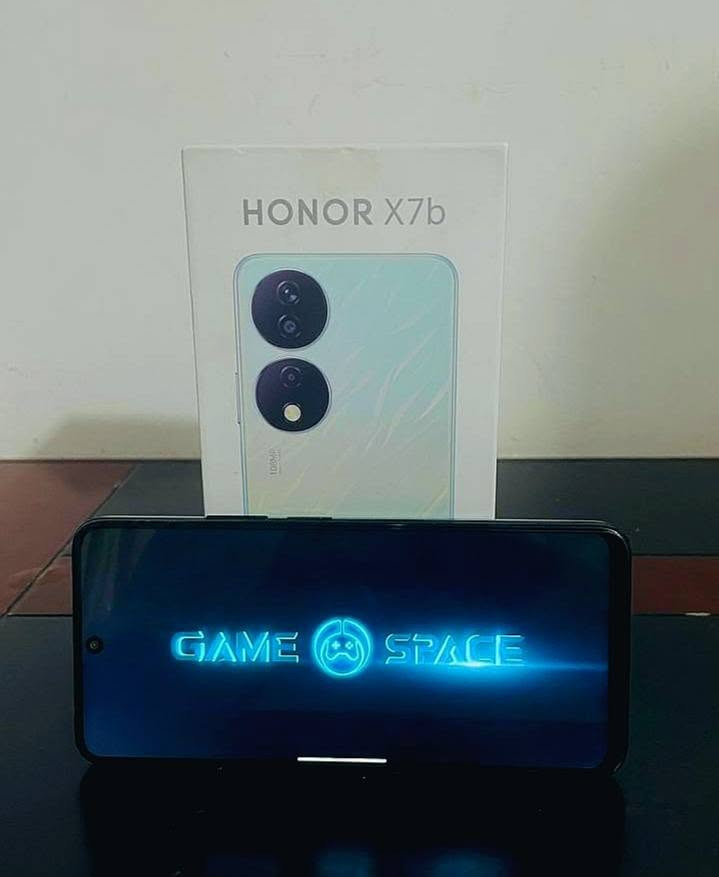 السلام عليكم شباب.. عندي جهاز (Honor X7b) للبيع أو المراوس،

 الجهاز بنظافة ممتازة جداً من الداخل والخارج وما بيه أي شلوخ أو ضربات بالشاصي.👍🏼

الملاحظات للأمانة أمام الله:الجهاز مفتوح الظهر فقط لتبديل زجاجة الكاميرا الخارجية (والكاميرا تصويرها شغال تمام).👍🏼

مبدل شاشة أصلية 100% (ألوان ولمس بلاد وسريع جداً والخدوش اللي تشوفوها بالصورة هي فقط باللاصق الخارجي يعني الشاشة جوة جديدة).❤️‍🔥🔥

الجهاز وحش بالبطارية والأداء،🔥

 ويجي وياه كامل ملحقاته (الكرتونة والشاحن الأصلي مالته).👍🏼

الموقع: بغداد / الأعظمية - السبع أبكار (قريب من ديوان الوقف السني).📍

البيع لأعلى سعر، أو للمراوسة بـ (Poco X6 Pro) 
 مستعمل ونظيف مع دفع الفرق المناسب🔥

💵السعر:(100،000الف دينار🔒)💵

🔴🔴للطلب او الأستفسار (***********)🔴🔴

يوجد توصيل لجميع محافضات العراق📦

📦التوصيل 5،000دينار عراقي📦
