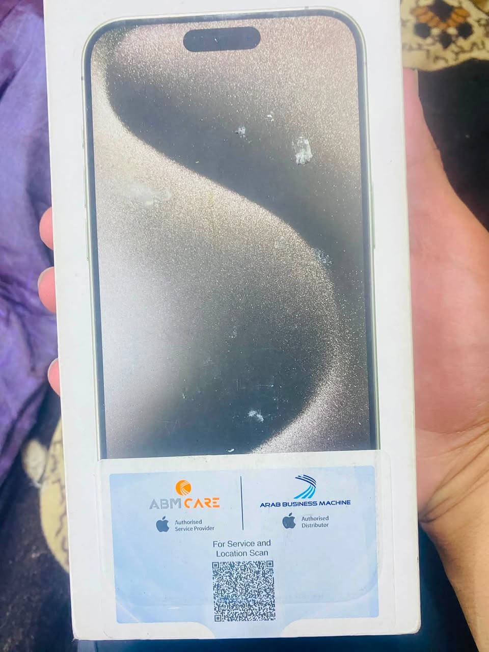 سلام عليكم
---
*للبيع iPhone 15 Pro Max 256GB 📱*

*المواصفات:*
- *الذاكرة*: 256GB
- *البطارية*: 86% الصحة
- *النسخة*: شرق أوسط AA/A
- *الحالة*: جهاز نضيف، ماستر، ما مفتوح ولا مبدل بيه شي
- *الملحقات*: كاملة بالكرتونة + شاحن

*هدية*: 3 كفرات

*ملاحظة مهمة*:
بيه فطر صغير جداً بالباغة الخارجية فقط. التاتش 100% شغال والصورة نقية ما بيها خطوط ولا نقاط.

*السعر*: 1,050,000 دينار قابل للتفاوض بالمعقول
*المكان*: كربلاء .طويريج لرجيبه
*للتواصل*: [***********

تعال افحص الجهاز وين ما تريد. البيع وجه لوجه وكاش فقط.
---
