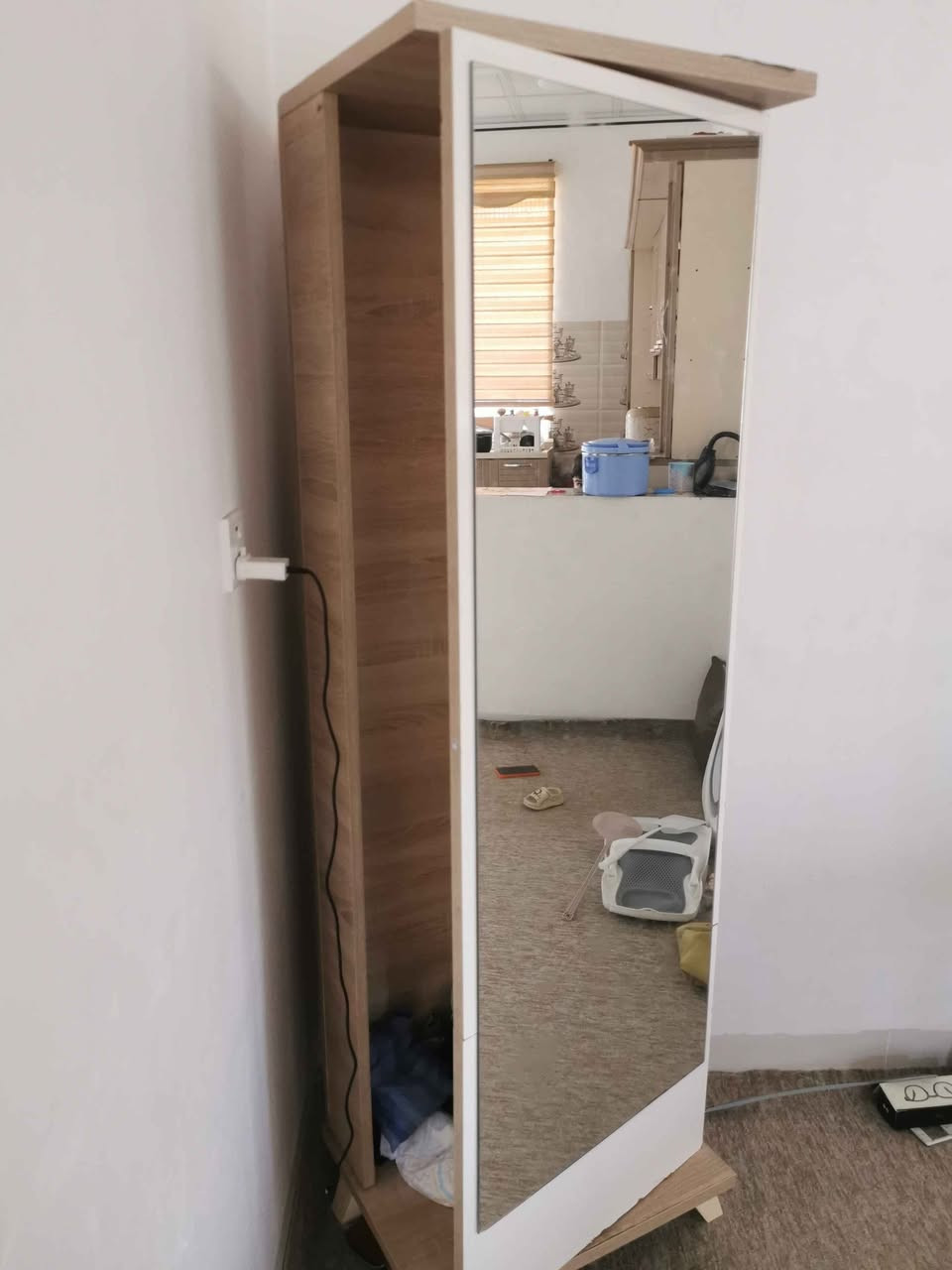 ئاوينه ي به رز پشتي وه كو دولابه شتي پي هه لده واسريت نرخي 30 هه زار شوين حاجياوا *********** رانية, السليمانية
