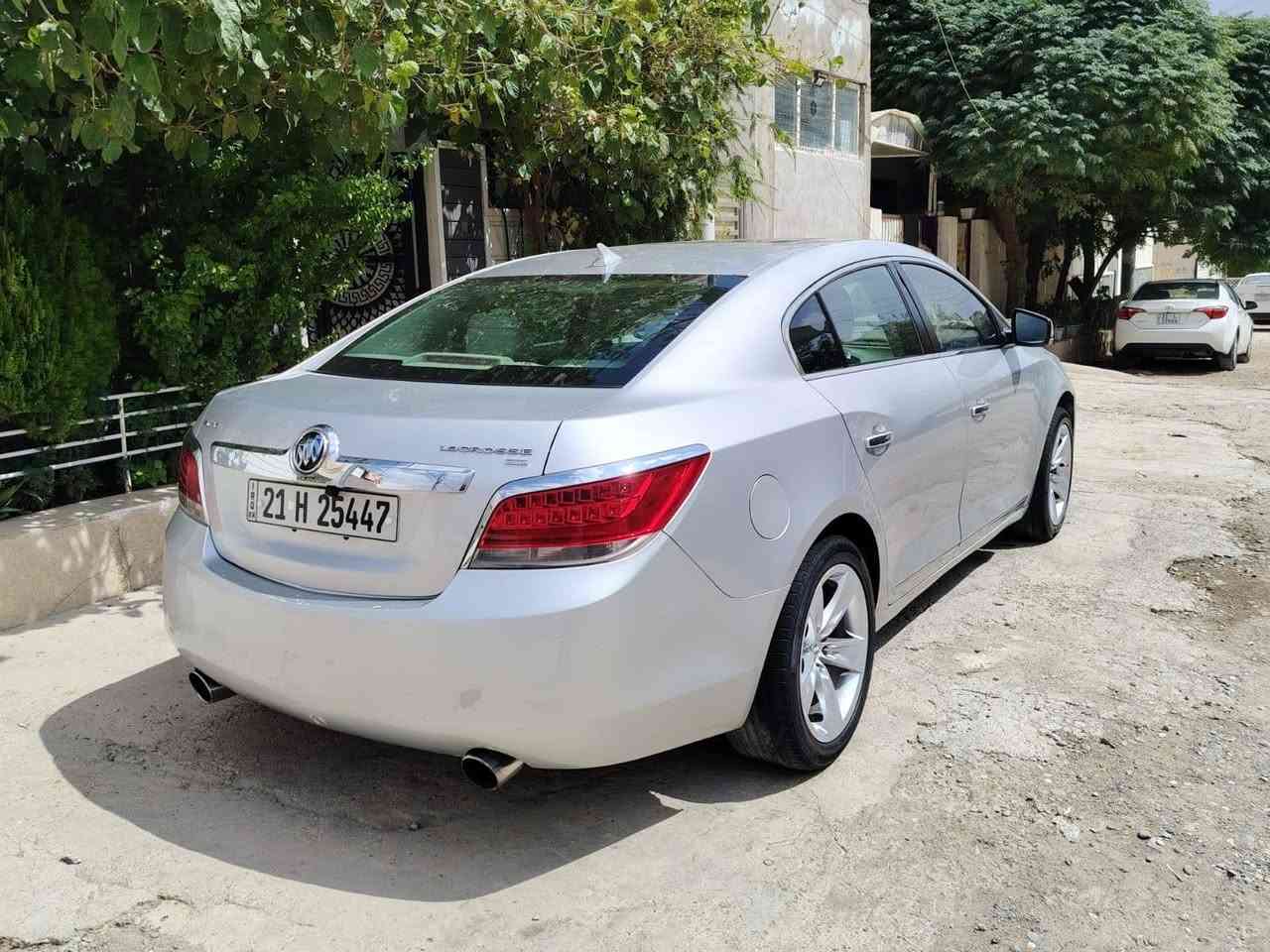 بيوك لاكروس • ٢٠١٠ • بدون صبغ