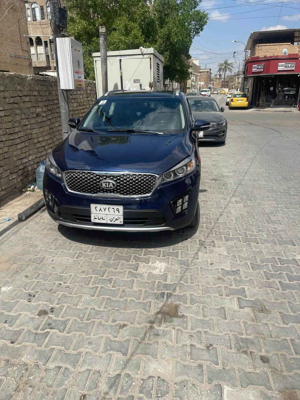 كيا سورنتو موديل 2017 
امريكية 7راكب 
مكينه 6v سته سلندر 3500
رقم سليمانية بأسمي السنويه 2031
فول VIP  1/1 🔥🔥
السيارة حادثها من امريكا جاملغ وبنيد  وببغداد بدلت بابين 
يعني السيارة بيها 4 قطع وسلامتكم. 

فتحة سقف بانوراما
بصمه تشغيل وابواب  
ترحيب عند القتراب 
تدفئه  بلكشنات 
تدفئه بلستيرن 
مري شفط 
كشنات جلد مع كهرباء 
كامره ٣٦٠درجه
وضعيات قياده 
مثبت سرعه 
لايت زنون 
مري شفط 
مري قلاب عند الرجوع 
فور ويل  تبريد 3قطع
شاشه  لمس 
لد امامي خلفي 
حساسات امامي خلفي 
خزن ميموري ٣وضعيات 
سياره جاهزه وكامله من كلشي

🛑 السعر 167
رقم الهاتف 
***********
العنوان بغداد الزعفرانية
