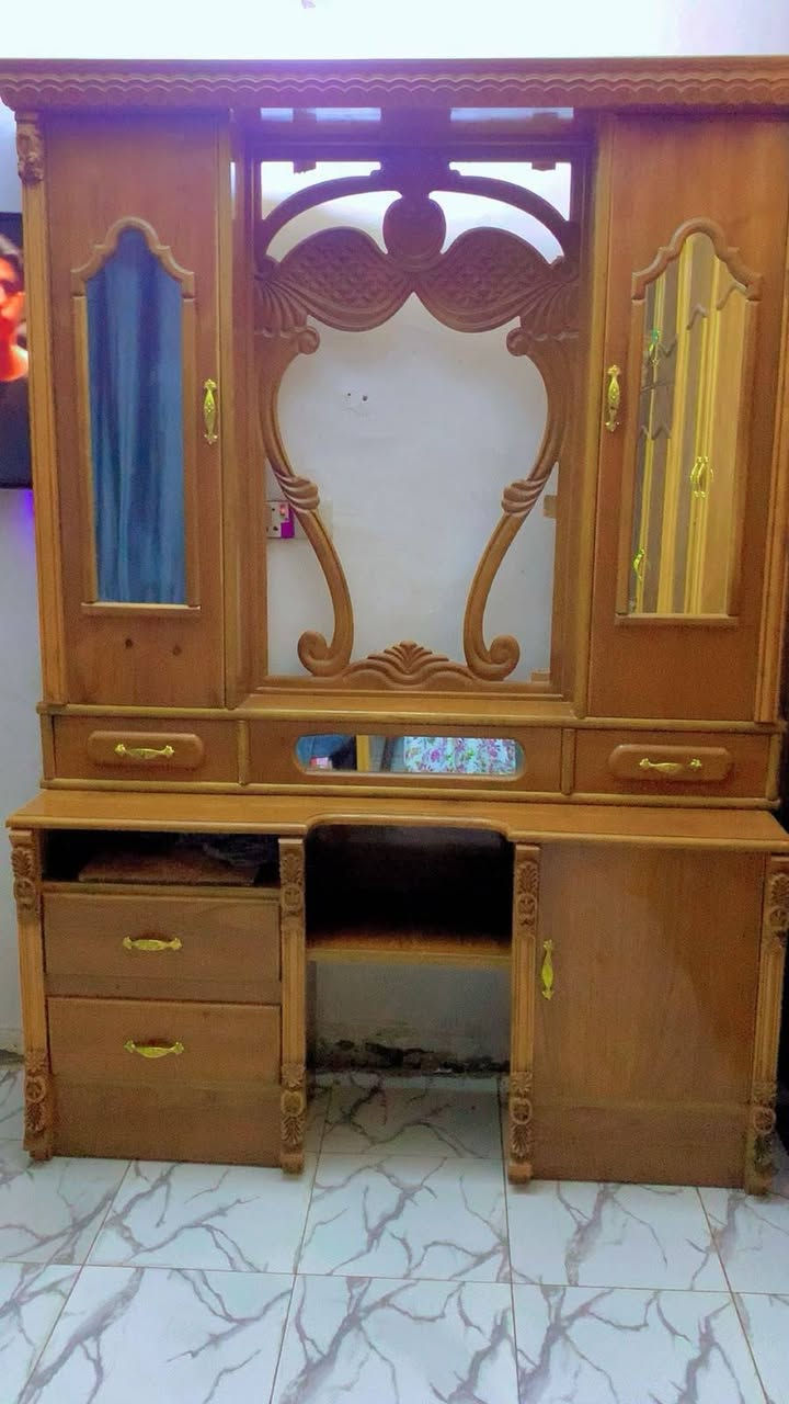 غرفة صاج عراقي تسكام درجة أولى للبيع مليون وربع مفصليها ب3 مابيها اي ضرر فقط المراية مكان بغداد سبع قصور 
للاستفسار ‭***********
