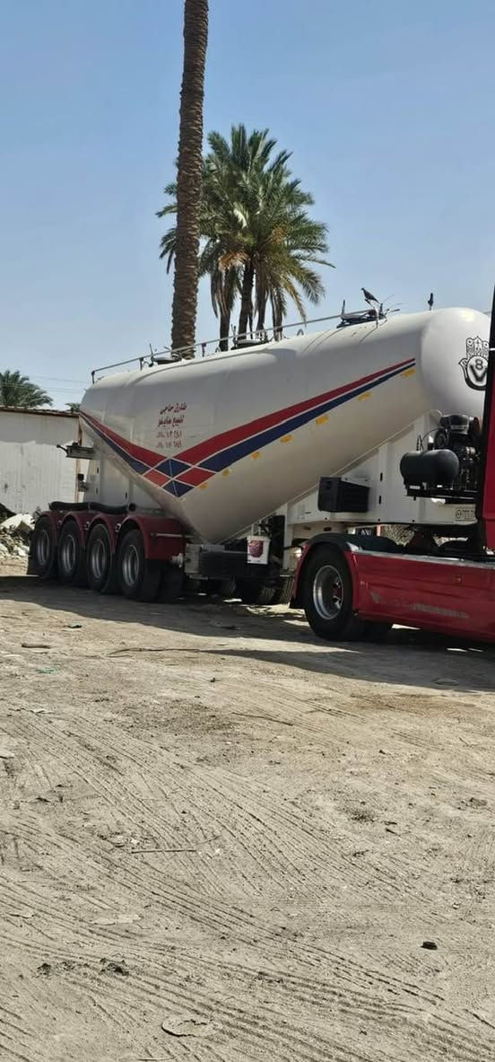 السلام عليكم سايلو طارق حاجي اربع محاور حموله 50طن
مكفول تخم تاير جديد للبيع او مراوس عربانه نص جناب 
فصل وربط
***********

نص مكتوب في الصور:
- ٢٤ تموز ٧:٠٣ م