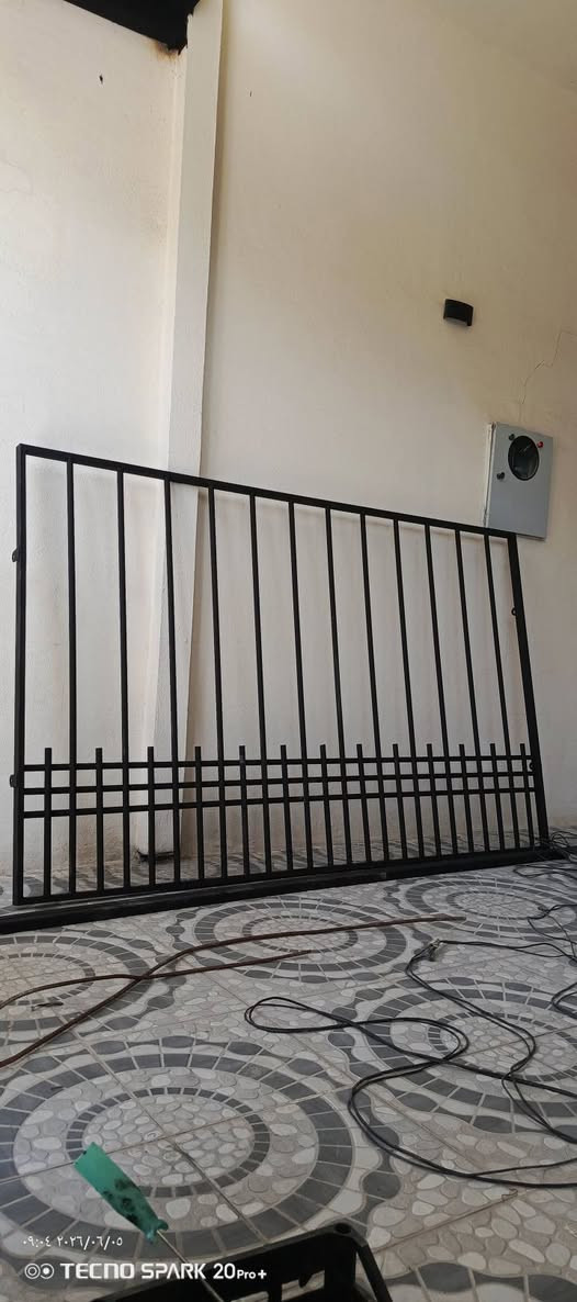 حداد متجول نجيك ليم بيتك بس خابر ودلل *********** بي واتساب لعمل أنواع الحدادة 
مناور حمايات شبابيك محجلات سياجات قمريات حسب الطلب 
واسعار مناسبه حسب نوع الفصال ماعليك بس تختار واترك الباقي علينا
