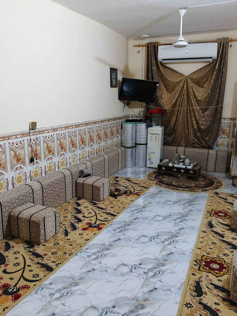 السلام عليكم بيت زراعي مساحه 200 بي ثلاث غرف وصاله مطبخ ديوانيه السعر 40 وبي مجال*********** شارع 7 امتار

