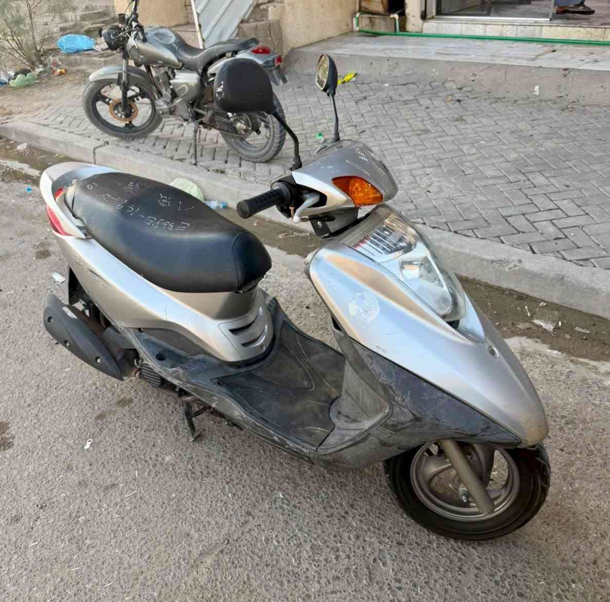 السلام عليكم دراجه للبيع بريز ياباني كابريته فحل صار 3ايام ماخذه من االرمبه ماشيه 20 الف زيرو دراجه بحالة الشركه كفاله عامه من الطول للطول ماخذه بمليون وربع مستعجل ع بيعتها رايدها قفل 950 الشراي اله ضمان شهر وين مايعجبه يفحص مكاني البصره ساحة سعد الجمعيات الشراي يتصل ***********
