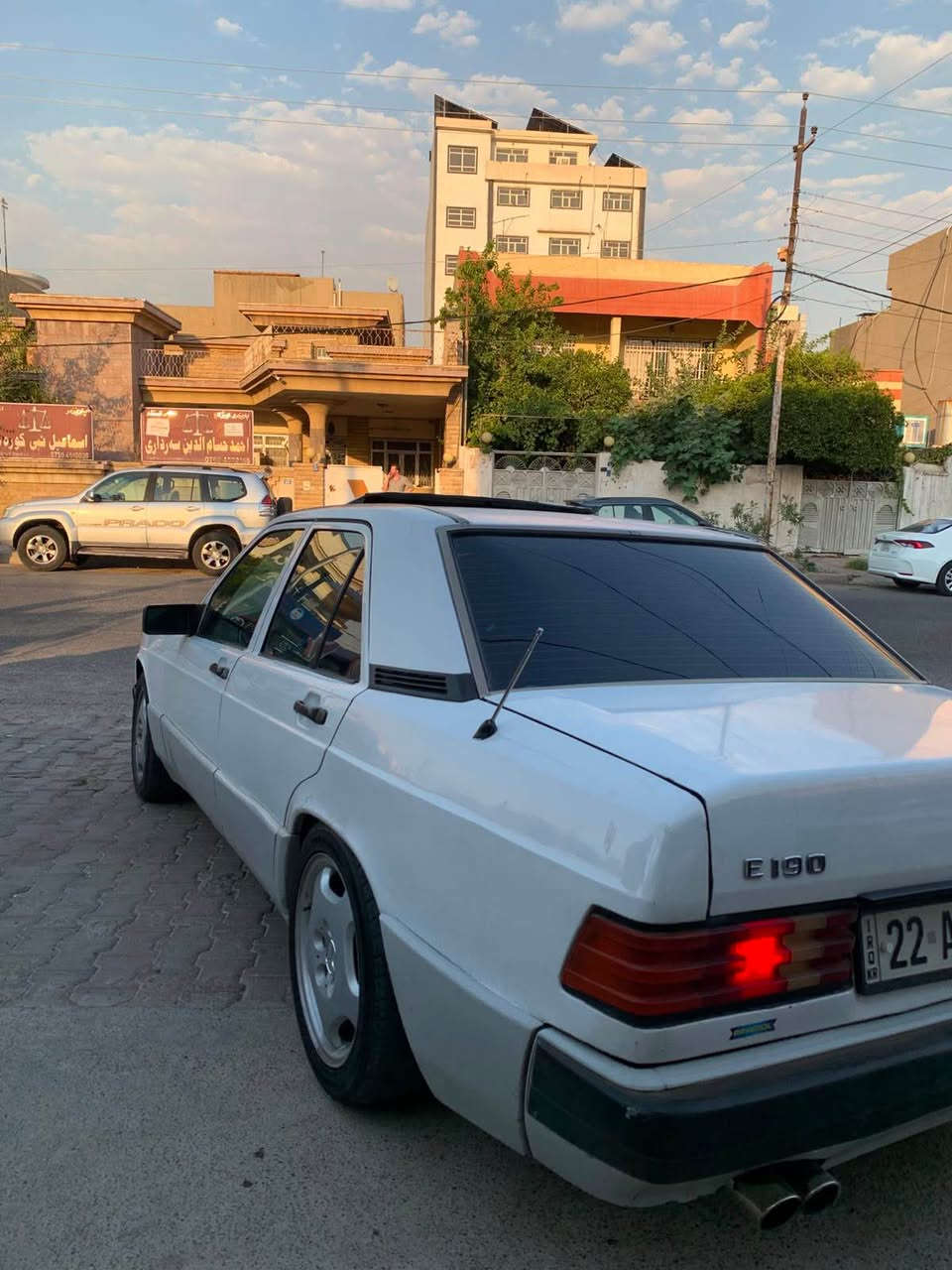 # تەنها فرۆشتن # 

🔹Mercedes 190 🔹
مۆدیل ١٩٩٢
گێڕ تۆماتیک 
سبوغ عام 
پێش و پشتی جەمپی هەیە 
شانسی بە شەرت 
مەکینەی V4 ی بیلاد کەپس 
رەقەم هەولێر سەنەوی نوێیە 
نرخی ٣٨ وەرەقە

▪️*********** ▪️ أربيل, العراق
