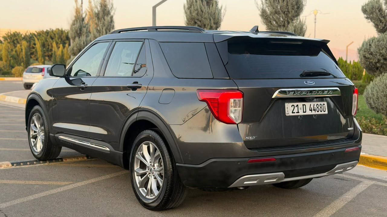 فورد إكسبلورر XLT 2020الموديل: Ford Explorer XLT
سنة الصنع: 2020
المحرك: 2.3 لتر EcoBoost
عدد السلندرات: 4 سلندر
القوة: 300 حصان
الگير: أوتوماتيك 10 سرعات
الدفع: خلفي RWD
الوقود: بنزين
 مواصفات فول عدا بنوراما 
الشاشة
كاميرا خلفية
حساسات اصطفاف خلفية
نظام Ford Co-Pilot360 للسلامة
نظام المحافظة على المسار
تحذير النقطة العمياء
فرملة طوارئ أوتوماتيكية
إضاءة LED
ماشيه 62 ميل 
باب خلفي كهربائي
3 صفوف مقاعد
الضرر/ سطحي خفيف قطعتين صبغ وباب سكن بيه بارد 
رقم سليمانية تحويل مباشر
السعر ٢٣٠ ورقة وبيها مجال بسيط ان شاء الله
الهاتف ***********
العنوان ديالى بعقوبة

