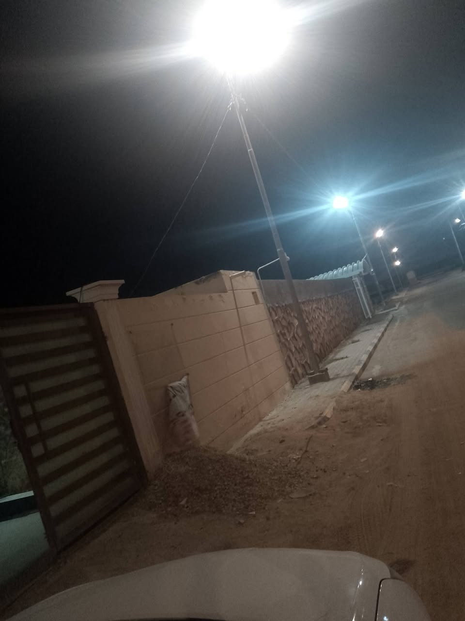 بيت زراعي مجمع اللؤلؤه قرب سيد محيل قريب جداً على الشارع الرئيسي المساحه 600مترمع كافه الخدمات تبليط اناره السعر 92مع المجال ***********
