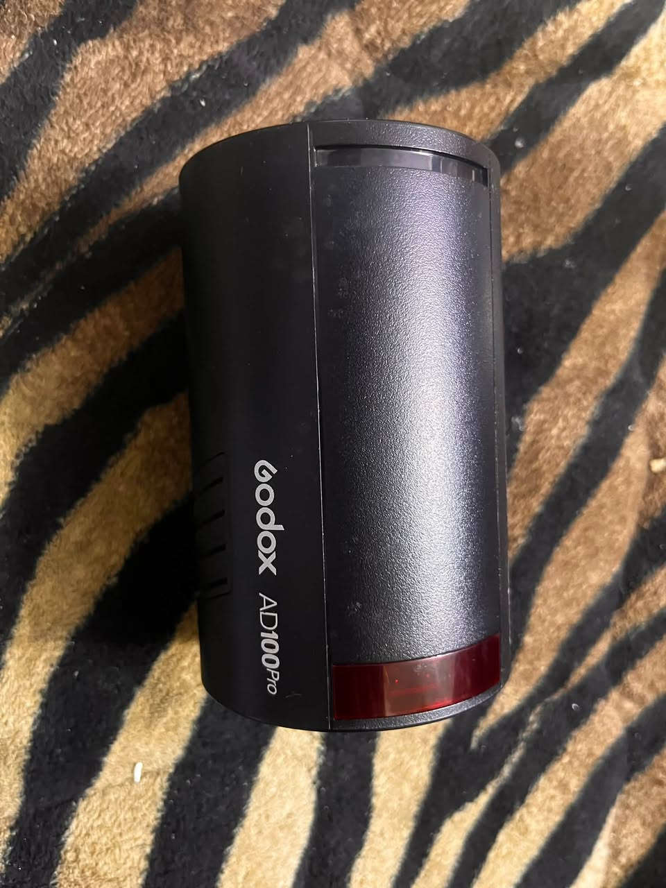اضاءه GODOX AD100PRO مستخدمه مره وحده كارتونه مموجوده فقط بطاريتها وهيج كلها موجوده
سعرها 150 قفل
بغداد ***********

