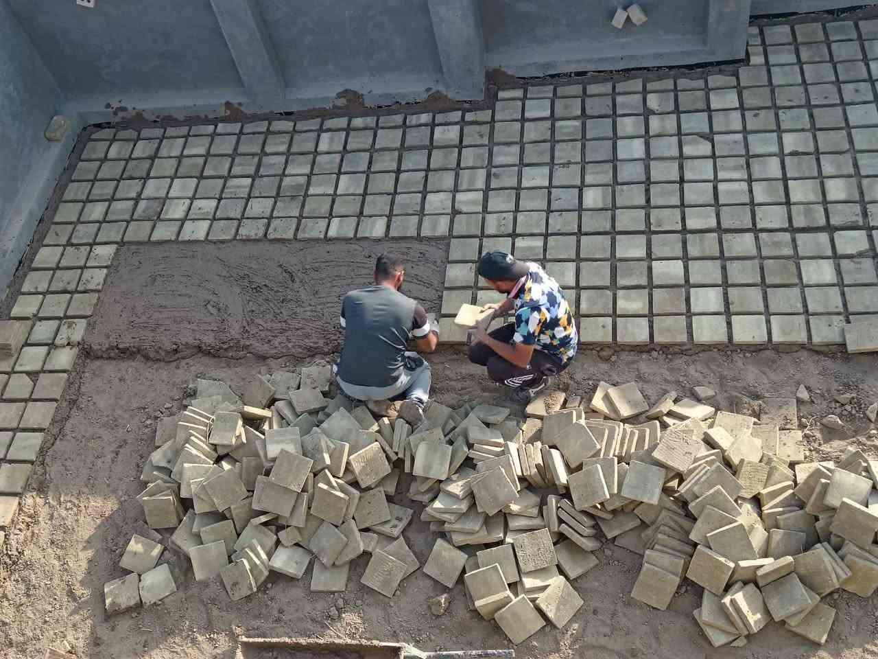 لسنا الوحيدون ولكننا المبدعون كادر متميز لعمل السطوح بالفرشي وتسليط السطوح بتراب وإليكم بعض صور من عملنا للإستفسار على الأرقام التاليه *********** او *********** ورزق للجميع
