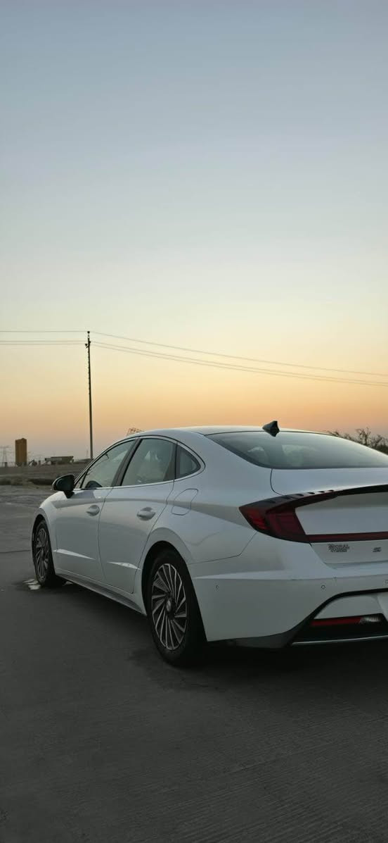 🔥 للبيع سوناتا هايبرد 2022 Limited – فل أوبشن 🔥

🚘 Hyundai Sonata Hybrid 2022 Limited
💰 السعر: 185 ورقة | قابل للتفاوض بالمعقول

من السيارات المميزة جدًا بالهايبرد، مواصفات عالية وشكل راقي واقتصادية بالوقود، ومجهزة بتقنيات أمان وراحة ممتازة.

🔹 المواصفات والتجهيزات:
• هايبرد 2.0L
• فئة Limited
• سقف خلايه شمسيه Solar Roof / خلايا شمسية ☀️
• كاميرات 360°
• رادارات أمامية وخلفية
• حساسات أمامية وخلفية
• نظام مراقبة النقطة العمياء
• تحذير من الخروج عن المسار
• مساعد الحفاظ على المسار
• مثبت سرعة ذكي 
▪︎ قياده ذائيه على خطوط مسار
• فرملة وتحذير من الاصطدام الأمامي  وخلفي  وتوقف ذاتي 
• تشغيل عن بُعد
• دخول وتشغيل بالبصمة / Smart Key
• تتحرك للأمام والخلف بالريموت وهي واقف خارج السيارة
• شاشة ومواصفات Limited
• مقاعد كهربائية (جلد)
• تسخين وتبريد المقاعد
• إضاءة داخلية مميزة متغيره لوان
• تشغيل Push Start
• نظام صوتي BOSE ومواصفات راقية
• تايرات  تخم جديد 
• اقتصادية جدًا بالبنزين بسبب نظام الهايبرد

📌 حالة السيارة بكل وضوح:
السيارة وارد أمريكا، تعرضت لحـادث غرق في أمريكا، ، والسيارة تعمل وتسير.

🎥 يوجد فيديو للسيارة وهي تعمل وتمشي من أمريكا، وكل شيء موضح للجادين بدون أي إخفاء.

🔖 VIN / رقم الشاصي:
KMHL54JJ6NA049665

💵 السعر 185 ورقة وقابل للتفاوض بالمعقول
❗️للجادين فقط، والمعاينة خير دليل.

📍 المكان: [البصره]
📞 للتواصل: [***********] البصرة, العراق
