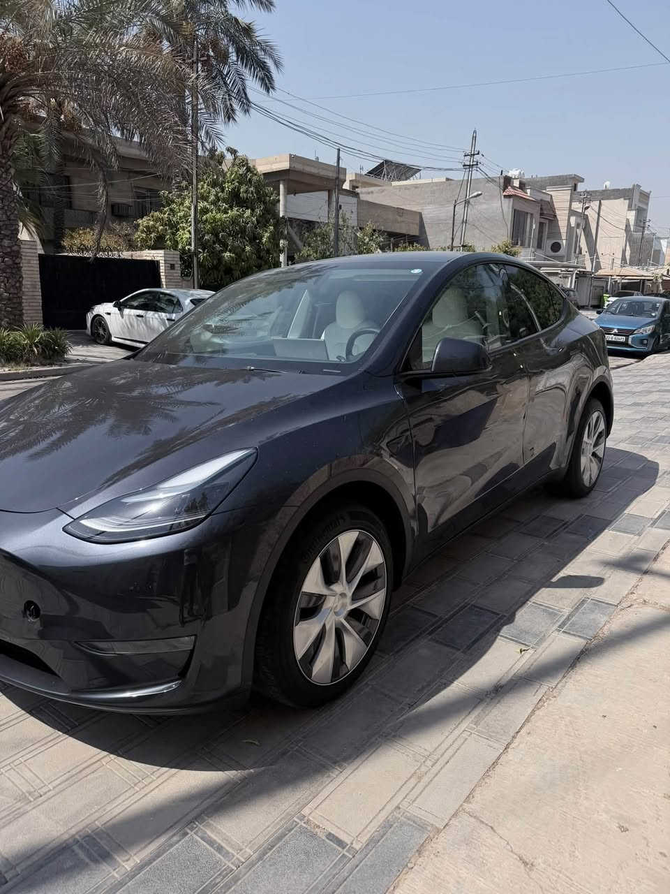 Model Y Long Range AWD 2024

دفع رباعي AWD - محركين

المحرك الخلفي

حوالي KW 220

المحرك الأمامي

حوالي KW 158

البطارية

حوالي kWh82-78 إجمالي حسب البطارية

القابل للاستخدام

kWh 75 حوالي

0-100 كم/س

حوالي 4.5 ثواني 🚀 
القوه الحصانيه 400 🐎 

السرعة القصوى

217 كم/س
الداخل ابيض 
كراسي تدفئه 

المدى

حوالي 500 كم EPA، ويختلف حسب المشي 

المقاعد ٥ 
ماشيه ١٧ الف ميل 
السياره اون لاين كنكشن تسلا 
تحديث اخر سوفت وير 

باب وجاملغ مصبوغ 
ايرباك برده وكرسي 

دخول جديد تترقم بغداد 

مكان السياره بغداد مجمع البدور او حي الجامعه 

صور الحادث مرفقه بالمنشور 
السعر 19000 $ 
190 ورقه السعر شامل الترقيم وبيها مجال شي بسيط 

لل استفسار واتس اب او اتصال 

*********** ☎️

نص مكتوب في الصور:
- BIDCARS