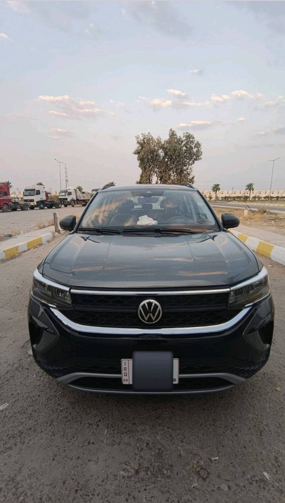 للبيع: فولكس فاجن تاوس (Volkswagen Taos S) موديل 2024 بحالة ممتازة
* الموديل: 2024 (تاريخ الصنع 03/2024)
 * المسافة المقطوعة: 59 ألف كيلو متر
 * المحرك: 1.5L تيربو – نشط واقتصادي جداً (158 حصان)
 * نظام الدفع: أمامي (FWD)
 * الجنوط والإطارات: قياس 17 بلاد (215/55 R17)
 * حالة السيارة: وارد أمريكي، الضرر (بَنيد مصبوغ فقط)، والسيارة جاهزة من كلشي وما تحتاج أي مصروف.
 * المرقمية: تترقم أربيل
 * المكان: تكريت
السعر: 155 ورقة ($15,500) وبيه مجال للشراي الجاد.
للتواصل والاستفسار يرجى الاتصال على الرقم: ***********
