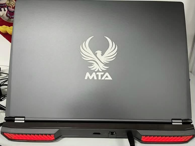 * لابتوب ألعاب I7-13620H  /th13
 * اللون: رمادي 
 * المعالج: إنتل كور i7-13620H - انوية 10 -16 خيطا
 * السرعة: سرعة ساعة المعالج: 2.6 جيجاهرتز؛ توربو: 4.9 جيجاهرتز 
 * 16 بوصة 1920*1200 IPS 
 * ذاكرة وصول عشوائي DDR5 بسعة /16GB
 *  SSD بحجم M.2(2280) ، 1TB،  
 * وحدة معالجة الرسوميات: رسوميات إنتل إيريس إكس إي؛ نفيديا جيفورس RTX 4060 بسعة 8 جيجابايت 
 * البطارية: 4 خلايا 4S1P 5900 مللي أمبير 15.2 فولت 
 * إصدار البلوتوث 5.0
 * كاميرا أمامية بدقة 2.0 ميجا بكسل 
 * واي فاي ثنائي النطاق، 2.4 جيجا/5 جيجا 
 * فتح ببصمة الإصبع 
 * لوحة مفاتيح إنجليزية وعربية بإضاءة خلفية 
 * نظام التشغيل: ويندوز 11 برو باللغة الإنجليزية والعربية
*********** خاص مفتوح 
سعر مليون و650 وقابل لتفاوض
