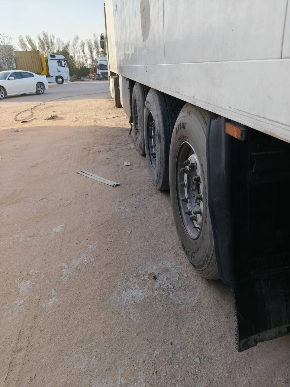 شمتز ٢٠٠٦ سمك ٥ جهاز إس ال ٣٠٠
ثلاجه ومطبخ وصندوق عبار أربع تايرات جدد
شاصي كامل تفصال سوري 
سعر ٨٠ 
غاز ١٣٤
***********
